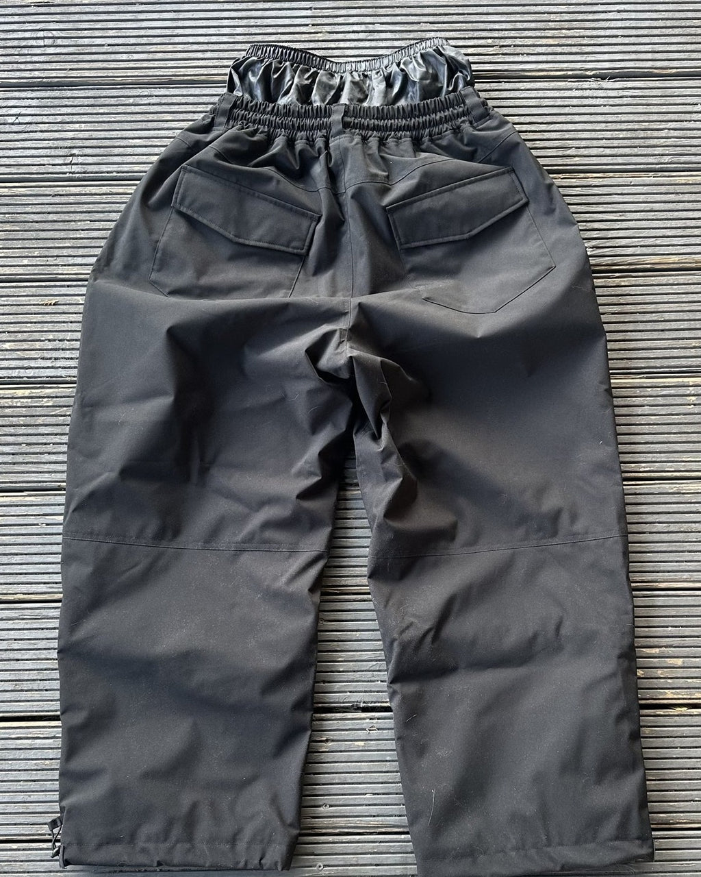 Spodnie snowboardowe Gsou Snow – na deskach